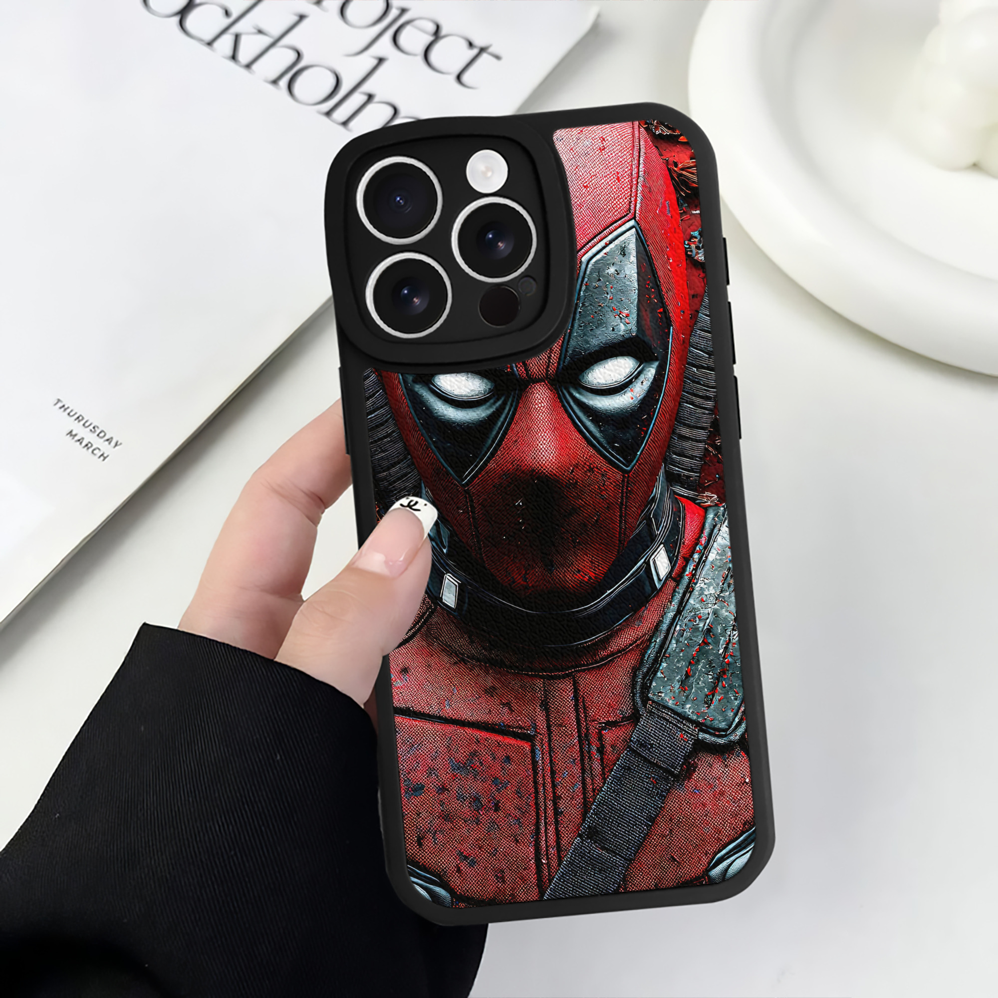 （画像用） Deadpool デッドプール 【iPhone 16シリーズ対応】シリコンスマホケース（レザー調） 材質：シリコン